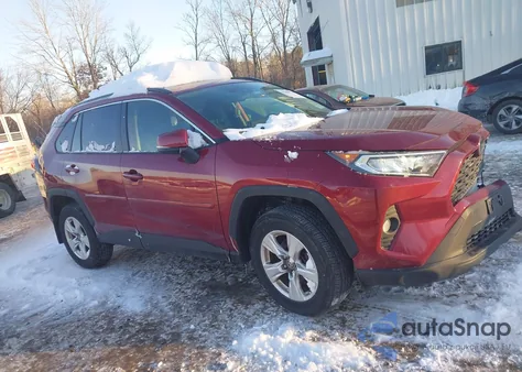2019 Toyota Rav4 Xle z USA, uszkodzony, nr VIN JTMP1RFV4KD039981